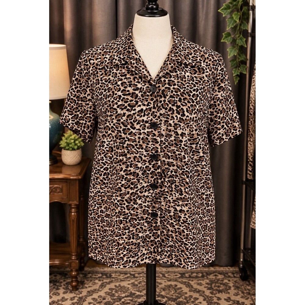 New Without Tags Sag Harbor Size 8 Women’s Button Front Blouse 38” Bust 25” L